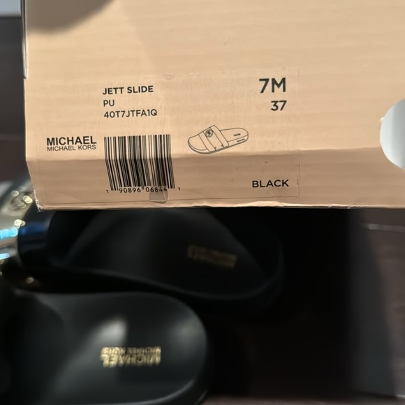 Michael Kors black and gold Jett Sid’s NIB 7M - Picture 5 of 8